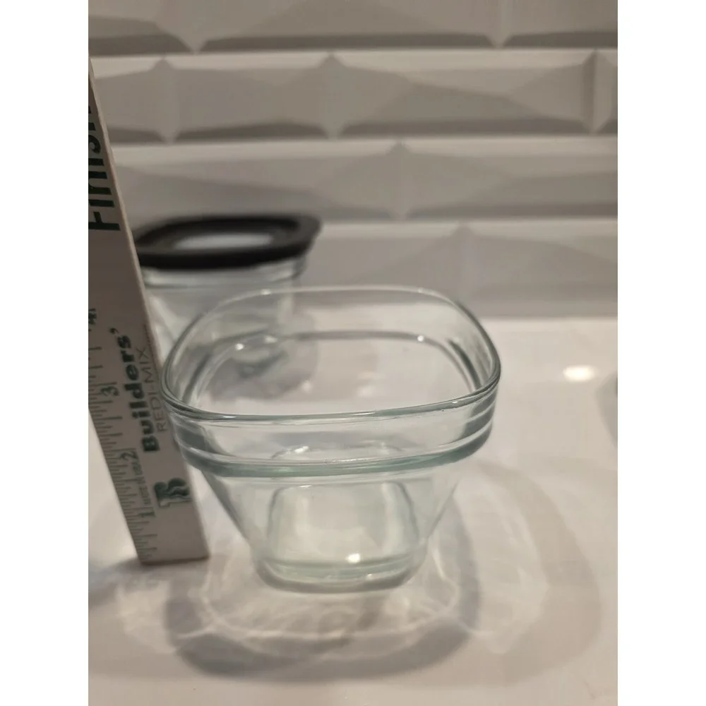 Rubbermaid Glass Food Storage Containers Lot - 2 - 1.5 Cup, 1 - 1 Cup & 5 Lids